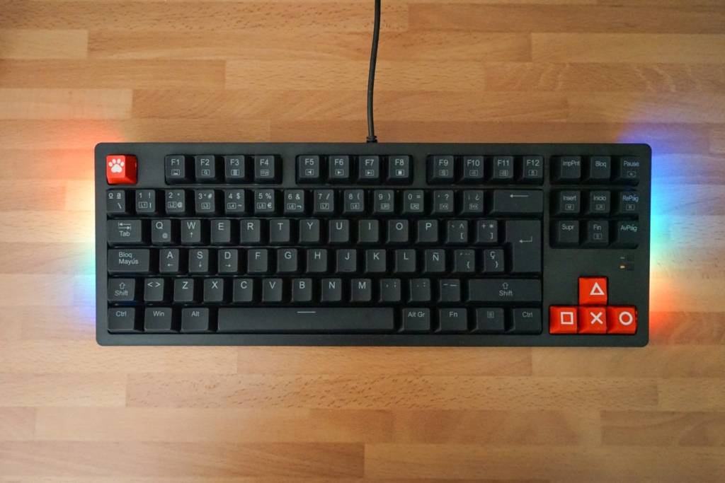 RGB ışıklı oyuncu klavyesi
