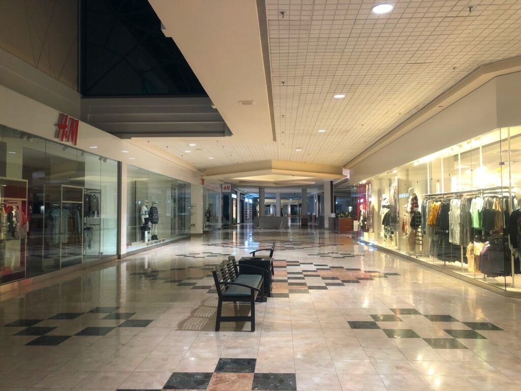 E-ticarette başarısızlığı temsil eden boş alışveriş merkezi