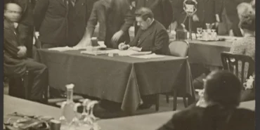 Belge imzalayan kişi