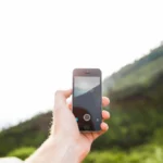 Instagram mağazası için telefonla ürün fotoğrafı çekmek