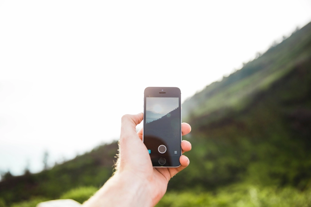 Instagram mağazası için telefonla ürün fotoğrafı çekmek